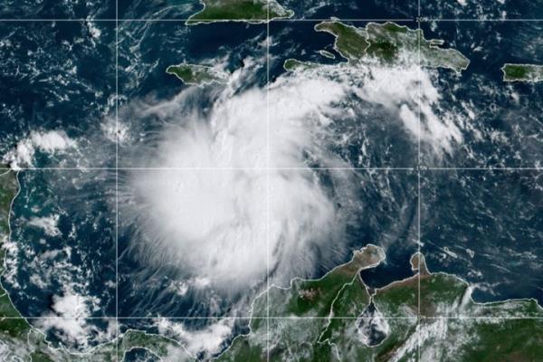 热带风暴伊恩在向古巴和佛罗里达州移动时增强了强度